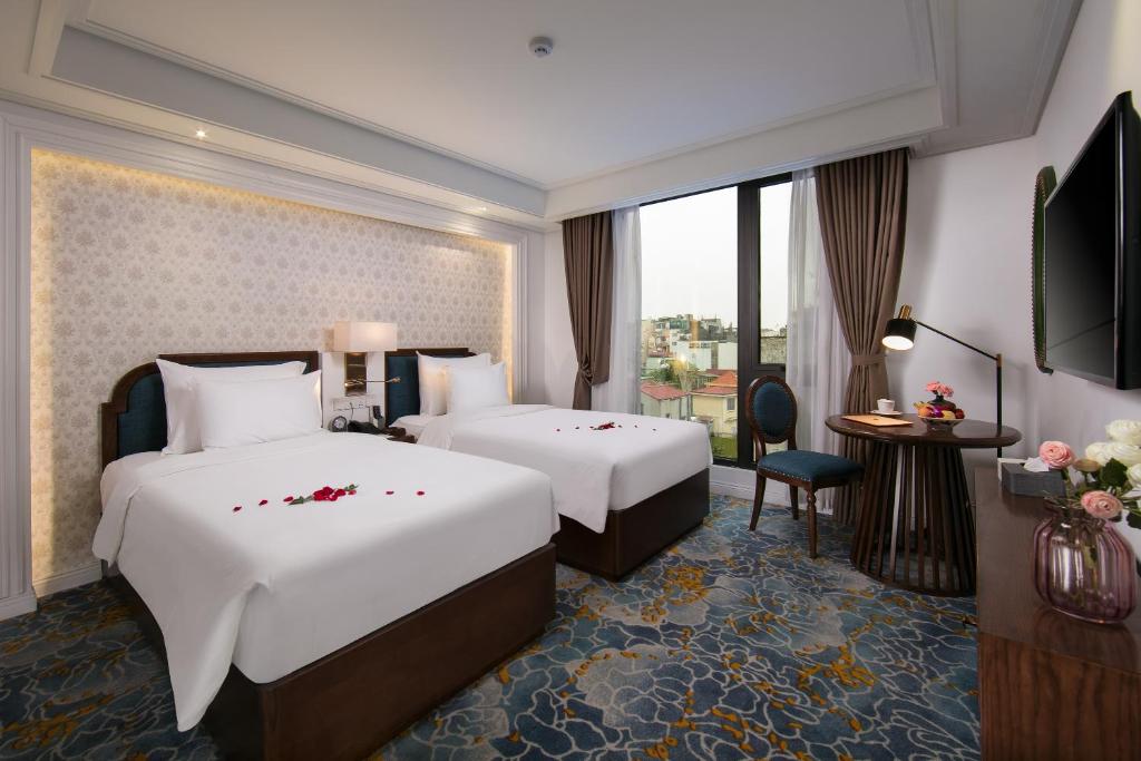 Двухместный (Двухместный номер Sapphire с 2 отдельными кроватями, вид на Старый квартал) отеля The Oriental Jade Hotel, Ханой