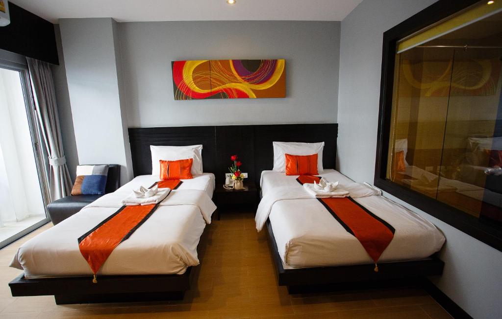 Двухместный (Улучшенный двухместный номер с 2 отдельными кроватями) отеля Platinum Hotel and Apartments, Пхукет