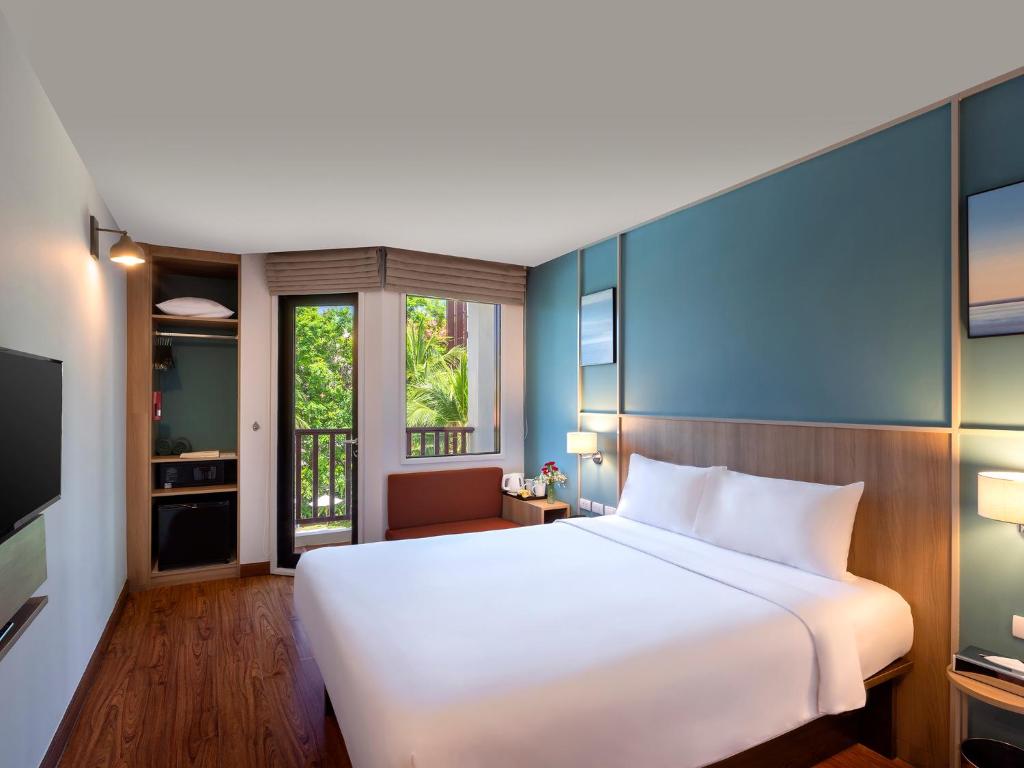Двухместный (Улучшенный номер с кроватью размера «queen-size») отеля Ibis Phuket Patong, Пхукет