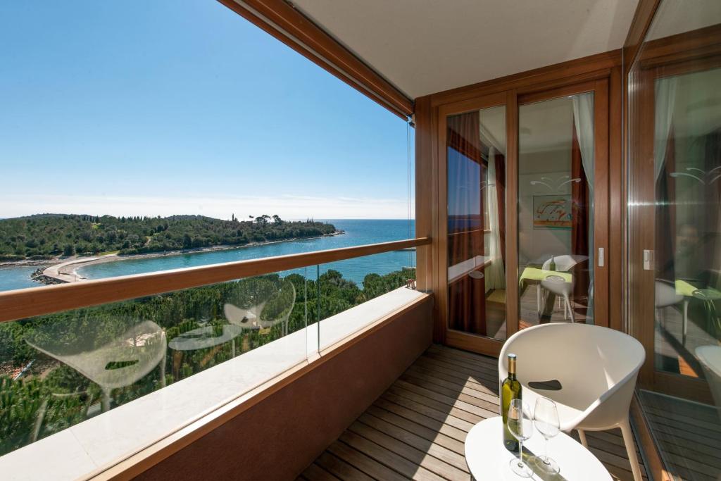 Сьюит (Люкс «Премиум» с балконом, вид на море) отеля All Suite Island Hotel Istra, Ровинь