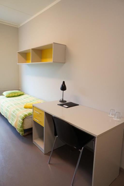 Двухместный (Двухместный номер с 2 отдельными кроватями и общей ванной комнатой) хостела Downtown Hostel, Тарту