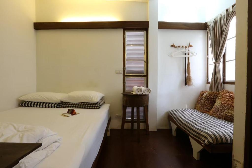Двухместный (Стандартный двухместный номер с 1 кроватью) отеля Baan Rare Guesthouse, Удонтхани