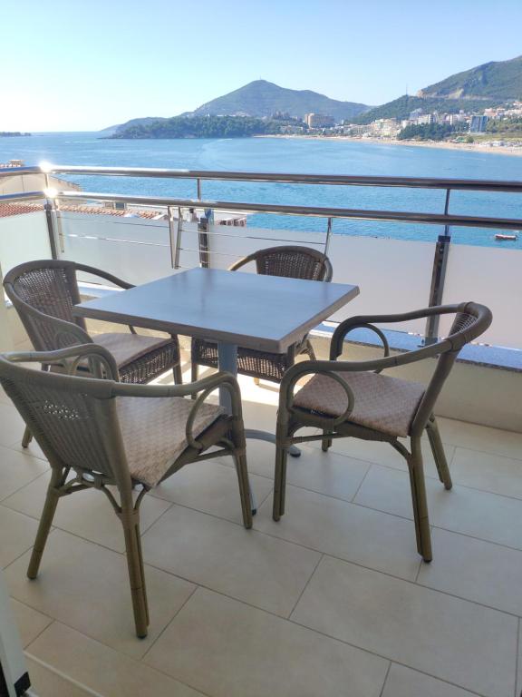 Сьюит (Люкс с террасой и видом на море) апартамента Apartments Stević - Monaco, Будва