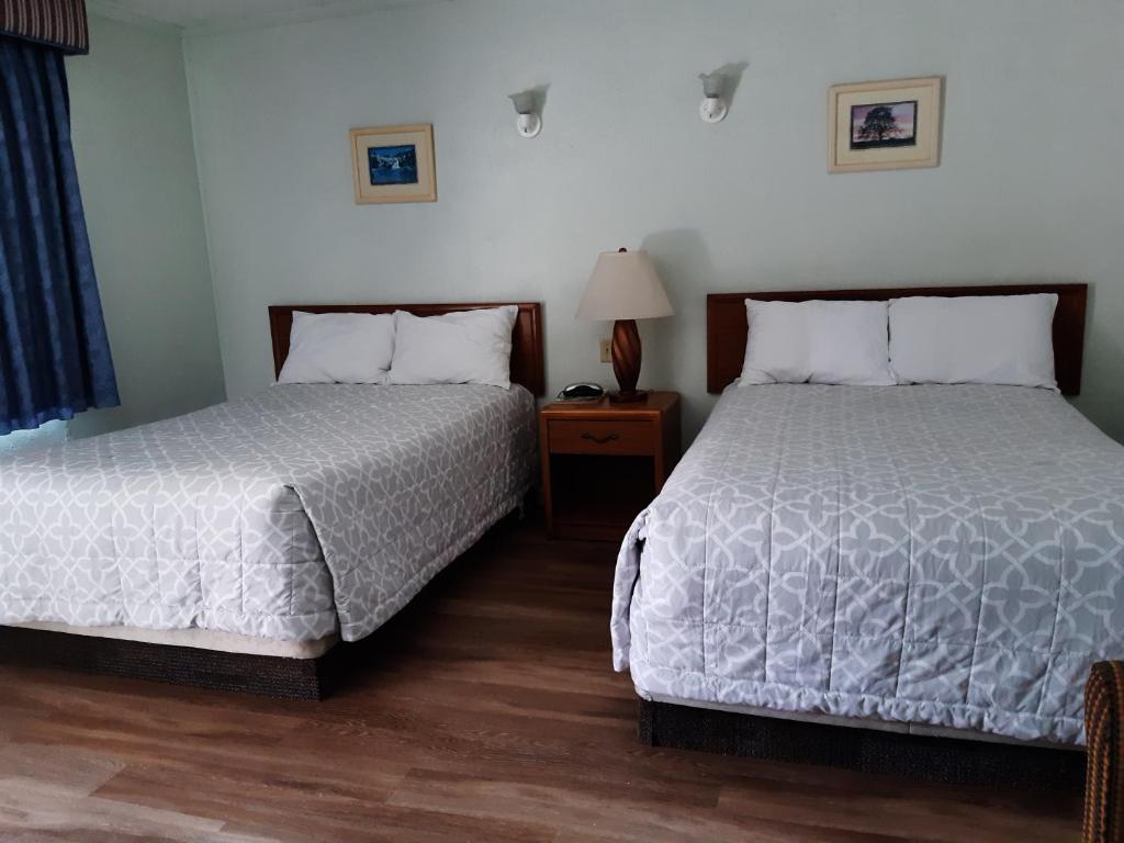 Двухместный (Двухместный номер с 2 двуспальными кроватями) отеля Hotel Villa Fontana Inn, Энсенада
