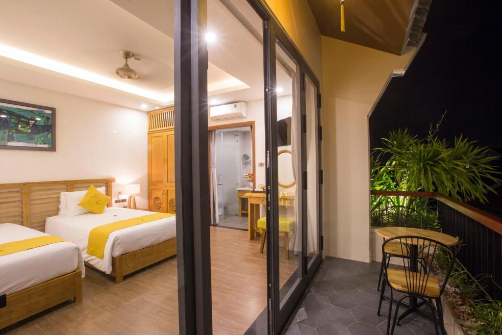 Двухместный (Двухместный номер Делюкс с 1 кроватью или 2 отдельными кроватями и видом на бассейн) отеля MaiChi Villa Hoi An, Хойан