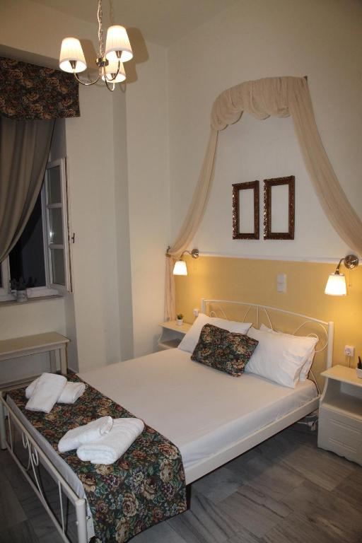Двухместный (Небольшой двухместный номер с 1 кроватью) гостевого дома Fiera Guesthouse, Эрмоуполис