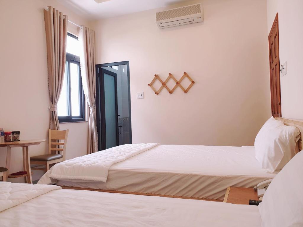 Четырехместный (Номер с 2 кроватями размера «queen-size») гостевого дома Hotel Mỹ Phương, Ратьзя