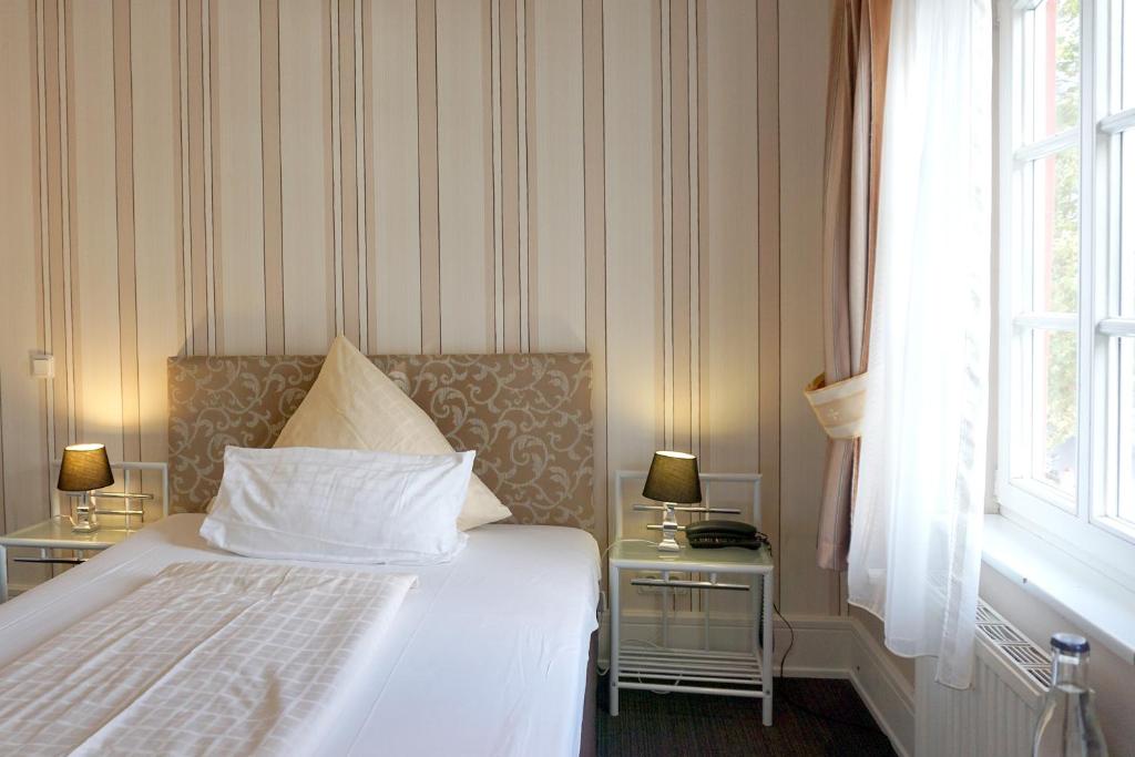 Двухместный (Небольшой двухместный номер с 1 кроватью) отеля Hotel Am Schloss Biebrich, Висбаден