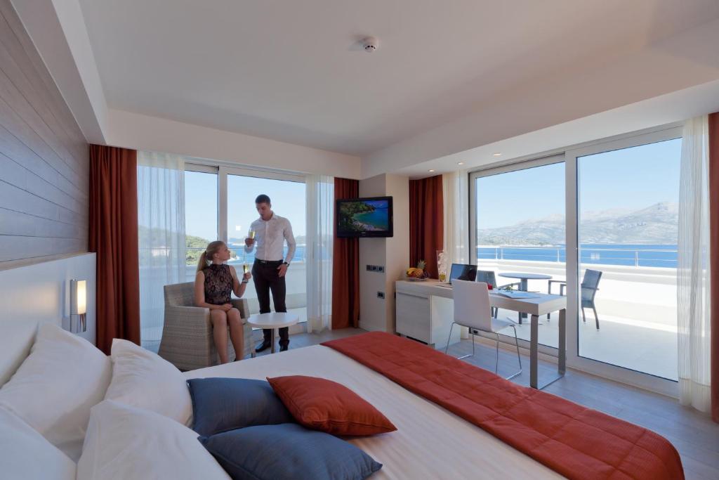 Двухместный (Двухместный номер Делюкс с 1 кроватью с гидромассажной ванной и видом на море) отеля Lafodia Sea Resort, Лопуд
