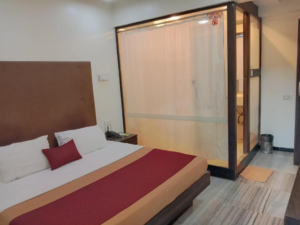 Двухместный (Двухместный номер эконом-класса с 1 кроватью) отеля Hotel Milan International, Мумбай