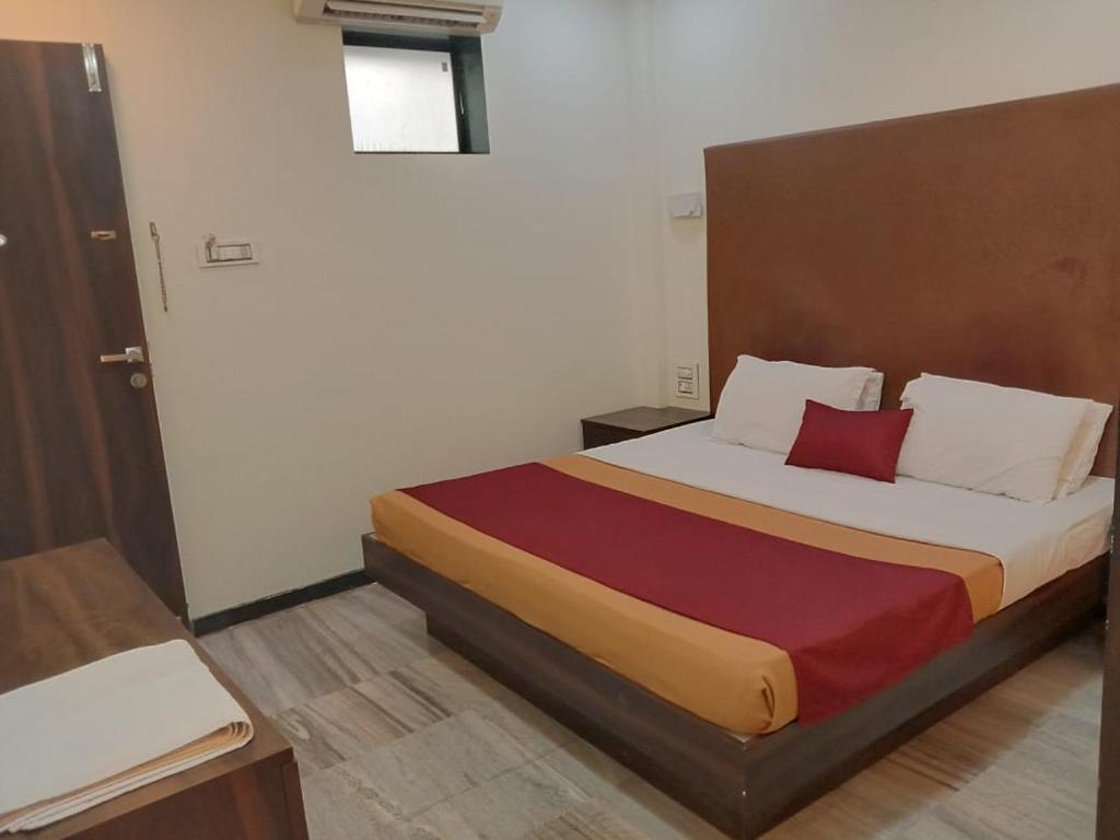 Двухместный (Стандартный двухместный номер с 1 кроватью) отеля Hotel Milan International, Мумбай