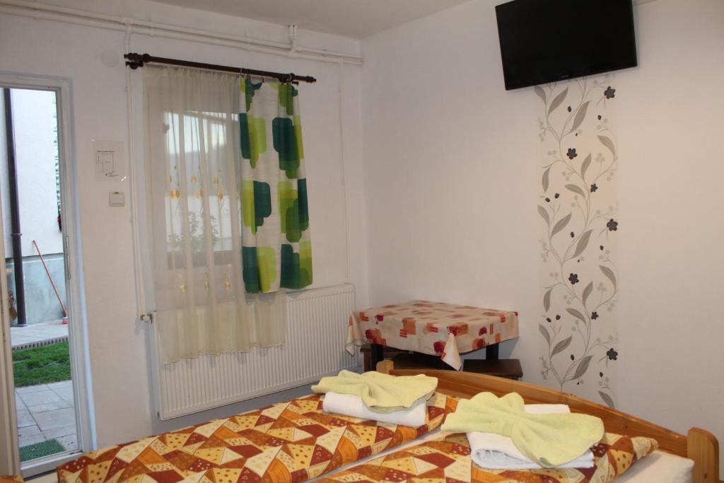 Двухместный (Двухместный номер с 2 отдельными кроватями) гостевого дома Kovács Guesthouse, Прайд