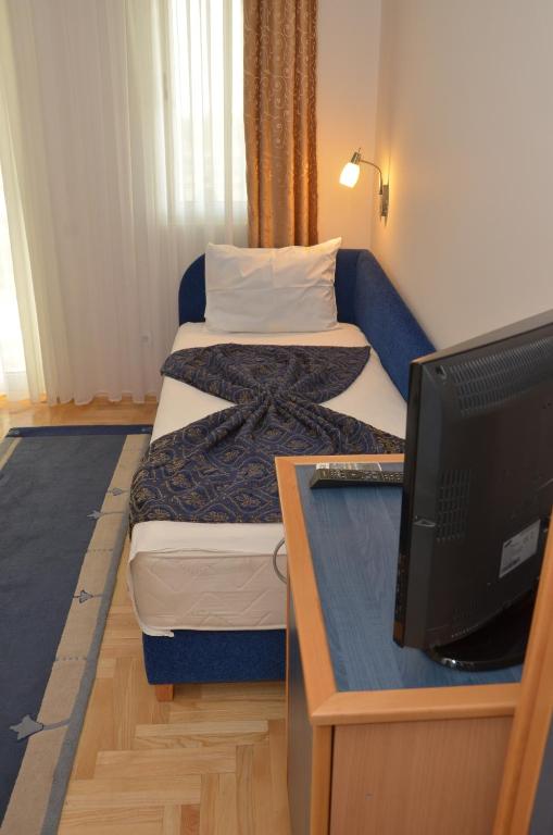 Двухместный (Двухместный номер с 2 отдельными кроватями и балконом) отеля Hotel Hamburg Smederevo, Смедерево