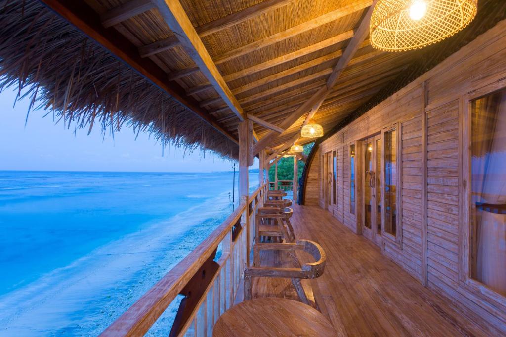 Двухместный (Двухместный номер с 1 кроватью и балконом) гостевого дома Road Beach Sun Sun, Нуса Пенида