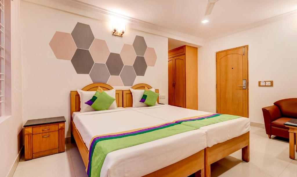 Двухместный ([Sanitized] Superior Deluxe Double or Twin Room) отеля Treebo Terminus, Бангалор
