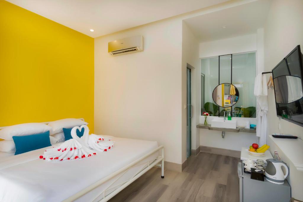 Сьюит (Suite Room With Balcony & Pool View - Free One Way Pickup), Glow Inn Siem Reap