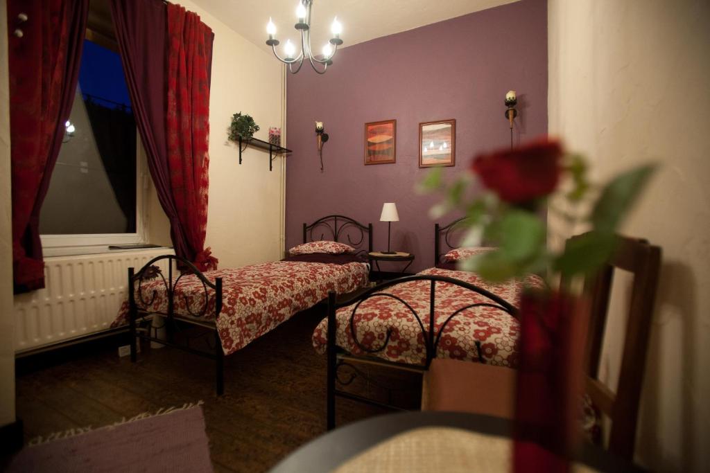 Двухместный (Небольшой двухместный номер с 2 отдельными кроватями) отеля B&B-Restaurant Porte de la Lienne, Стумон