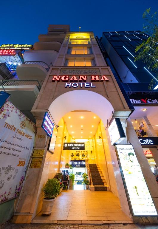 Отель Ngan Ha Hotel, Хошимин