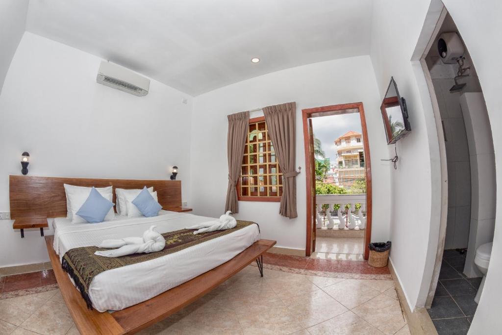 Двухместный (Двухместный номер Делюкс с 1 кроватью и балконом) отеля Poolside Villa, Пномпень