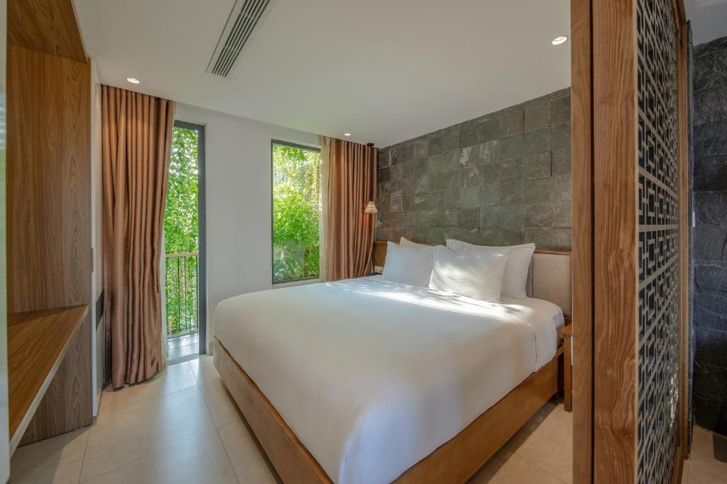 Сьюит (Two-Bedroom Suite with Street View and Pool View) отеля Ponte Boutique Villa, Дананг
