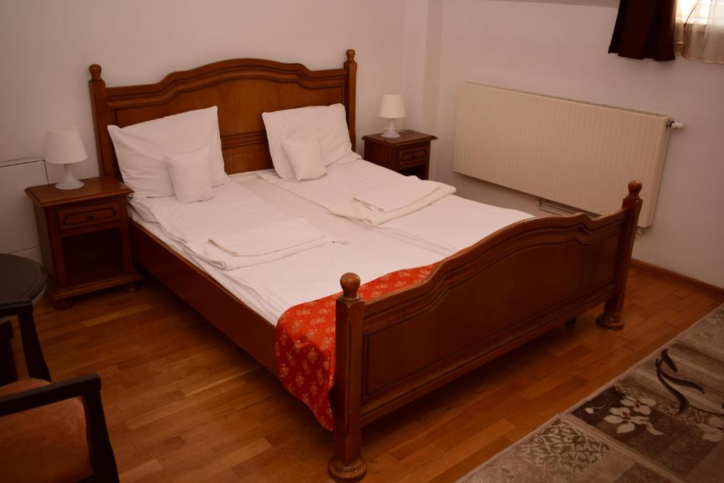 Двухместный (Улучшенный двухместный номер с 1 кроватью или 2 отдельными кроватями) гостевого дома Pension Happy Day, Сибиу