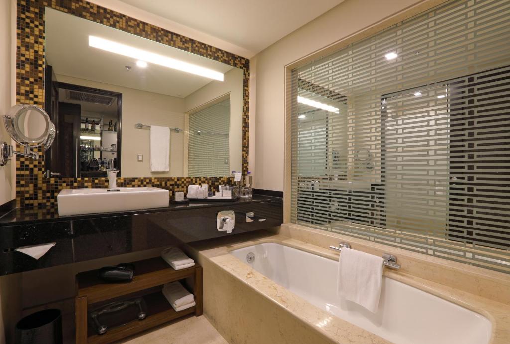 Двухместный (Deluxe Guest room, 1 King Bed, City view), JW Marriott Hotel Mexico City Santa Fe