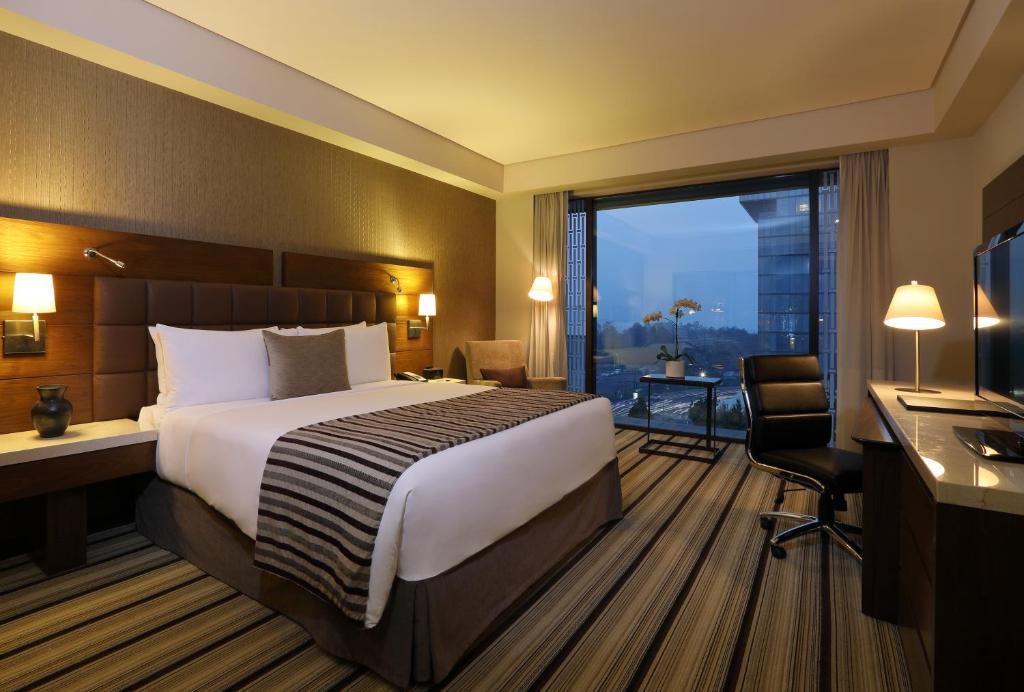 Двухместный (Executive level Guest room, 1 King Bed, City view), JW Marriott Hotel Mexico City Santa Fe