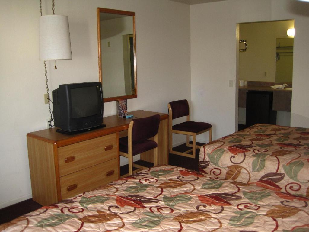 Двухместный (Номер с 2 кроватями размера «queen-size») мотеля EZ 8 Motel Old Town, Сан-Диего