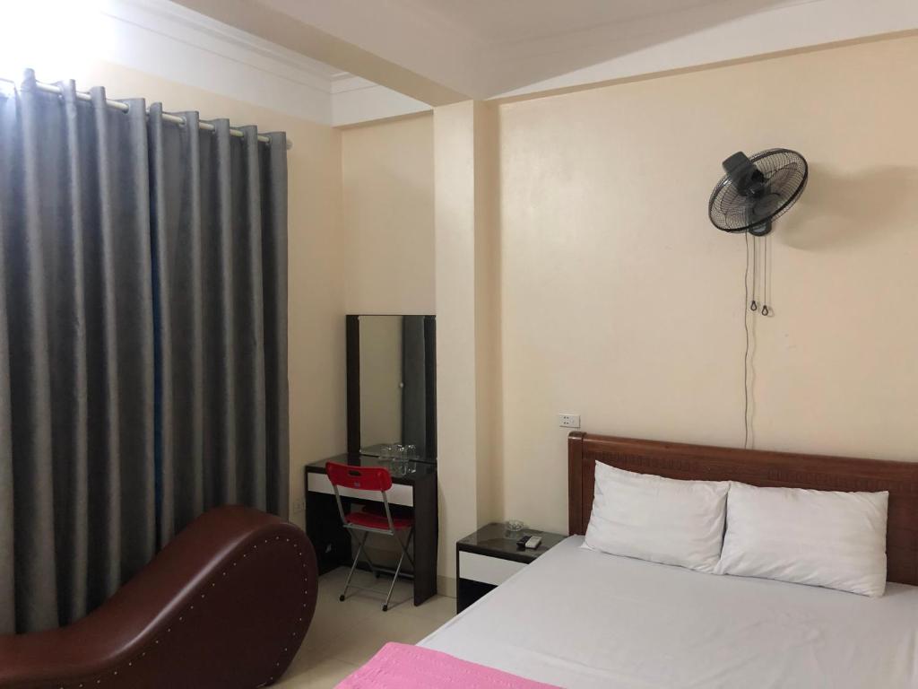 Двухместный (Стандартный номер с кроватью размера «king-size») мотеля Minh Hang Motel, Тхань Хоа