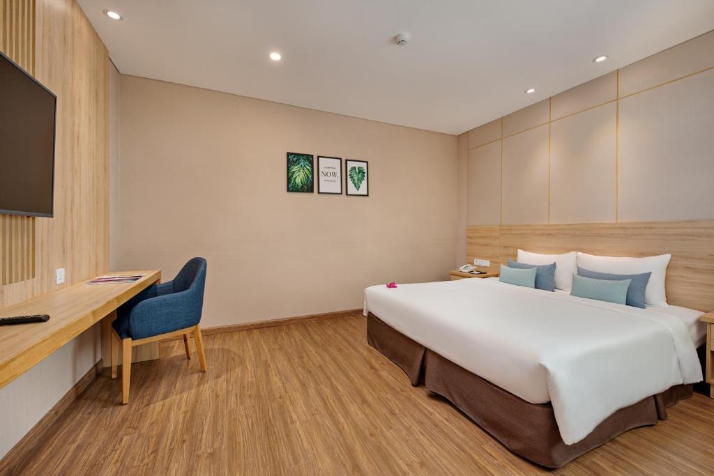 Двухместный (Улучшенный номер с кроватью размера «king-size») отеля GIC Luxury Hotel and Spa, Дананг