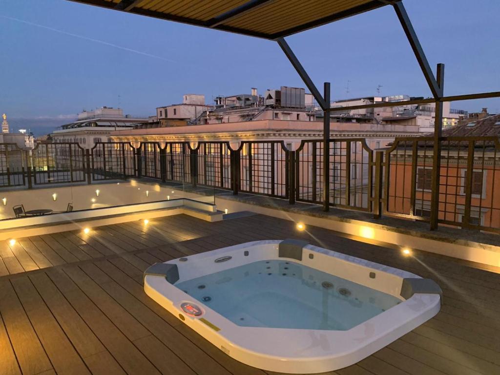 Сьюит (Люкс с гидромассажной ванной) отеля Hotel Genova, Рим