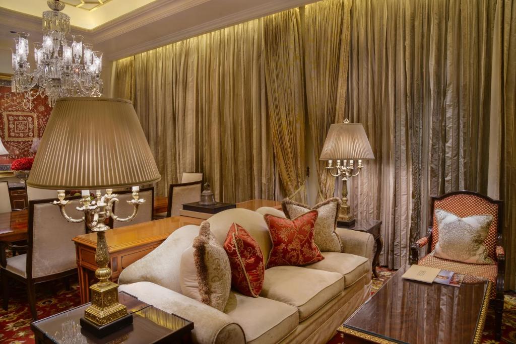 Сьюит (Maharaja Suite with Plunge Pool, Airport Transfers & Lounge Access including cocktail hours), The Leela Palace New Delhi