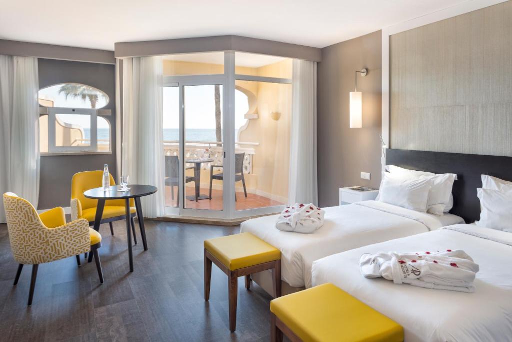 Двухместный (Двухместный номер с 1 кроватью или 2 отдельными кроватями и прямым видом на море) отеля Hotel Oriental - Adults Only, Портиман