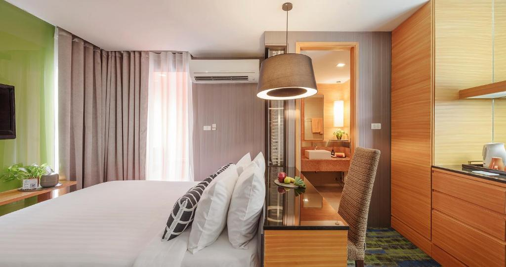 Двухместный (Улучшенный двухместный номер с 1 кроватью) отеля Tango, Бангкок