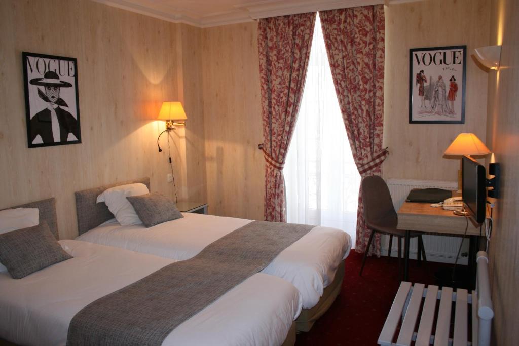 Двухместный (Двухместный номер с 2 отдельными кроватями и видом на улицу) отеля Hôtel Le D'Avaugour, Динан (Бретань)