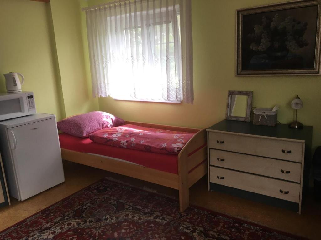 Трехместный (Трехместный номер с общей ванной комнатой) гостевого дома Modrý Pension, Млада-Болеслав