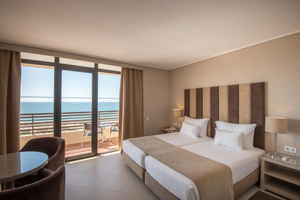 Двухместный (Улучшенный двухместный номер с 2 отдельными кроватями и видом на море) отеля Vila Gale Ampalius, Виламура
