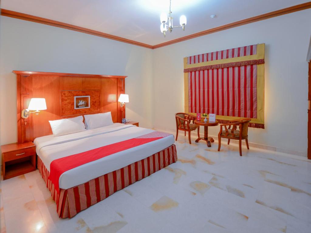 Двухместный (Номер Делюкс с кроватью размера «king-size») отеля OYO 103 Hotel Golden Oasis, Маскат