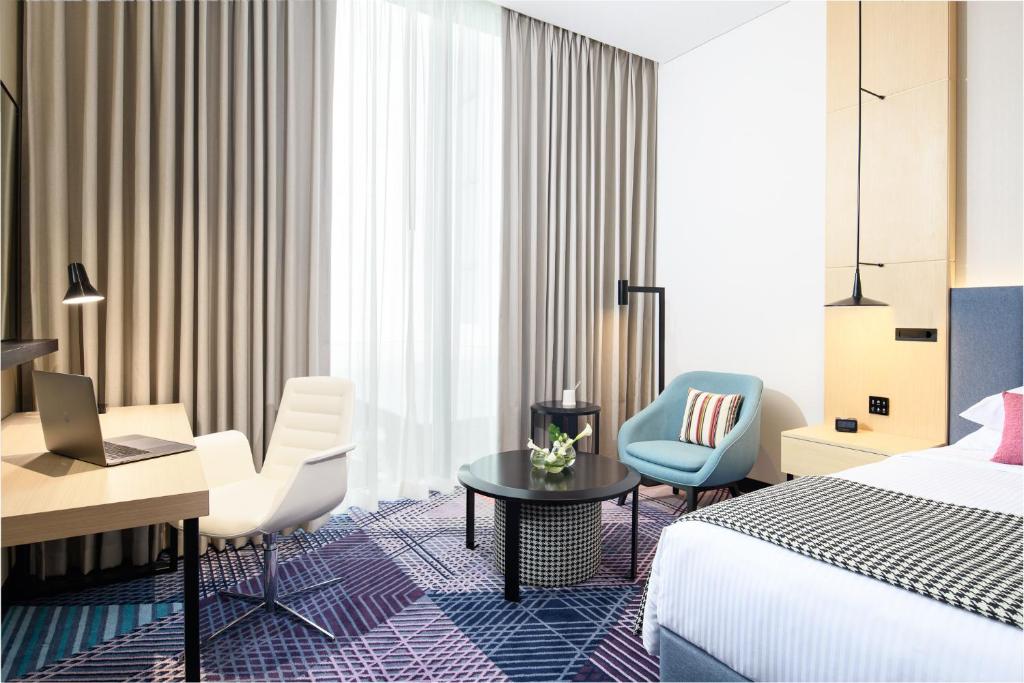 Двухместный (Улучшенный номер с кроватью размера «king-size») отеля Millennium Al Barsha, Дубай