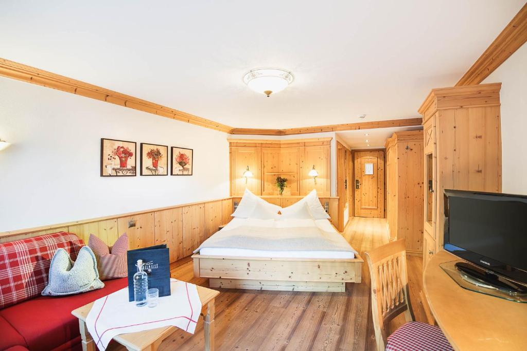 Двухместный (Superior Double Room allergy free) отеля Living & Spa Vitalhotel Edelweiss, Нойштифт