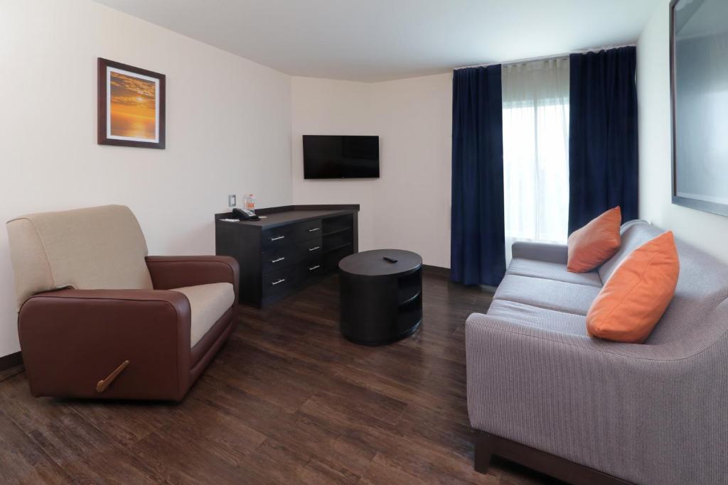 Двухместный (Люкс с 1 спальней и 1 кроватью размера «king-size» - Для некурящих) отеля Candlewood Suites - Celaya, Селайя