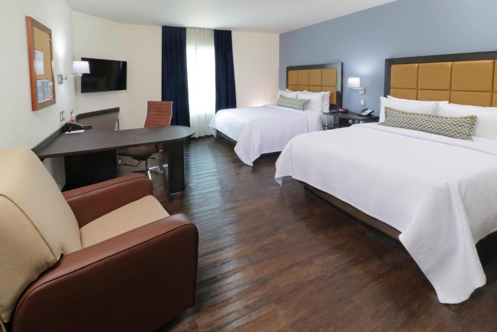 Двухместный (Номер Делюкс с 2 кроватями размера «queen-size») отеля Candlewood Suites - Celaya, Селайя