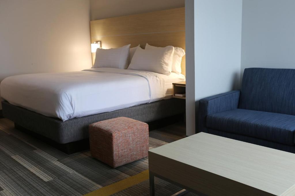 Двухместный (Номер с кроватью размера «king-size» и диваном-кроватью - Для некурящих) курортного отеля Holiday Inn Express - Biloxi - Beach Blvd, an IHG Hotel, Билокси
