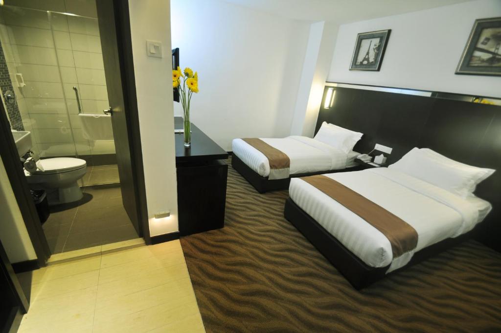 Двухместный (Стандартный двухместный номер с 2 отдельными кроватями - Без окна) отеля Dreamtel Kota Kinabalu, Кота-Кинабалу