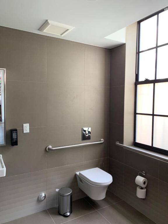 Четырехместный (Отдельный номер с 4 кроватями для гостей с ограниченными физическими возможностями), Generator Miami