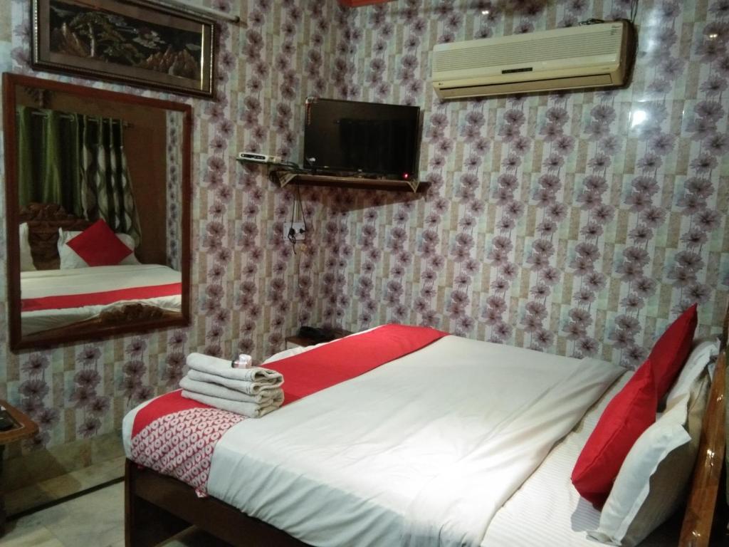 Двухместный (Двухместный номер Делюкс с 2 отдельными кроватями) отеля Rashmi Palace, Агра