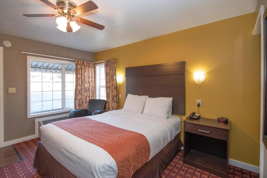 Двухместный (Кровать размера «queen-size») мотеля Capitol Hill Motel, Портленд