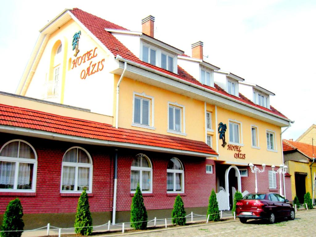 Отель Oázis Hotel Étterem, Кечкемет