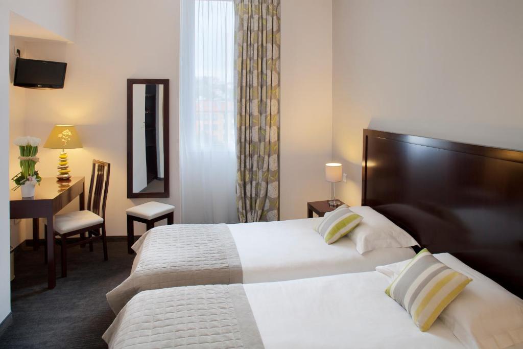 Двухместный (Стандартный двухместный номер с 2 отдельными кроватями) отеля Hôtel Relais Acropolis, Ницца