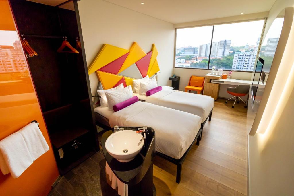 Трехместный (Стандартный трехместный номер с 3 односпальными кроватями) отеля Ibis Styles Singapore On Macpherson, Сингапур (город)